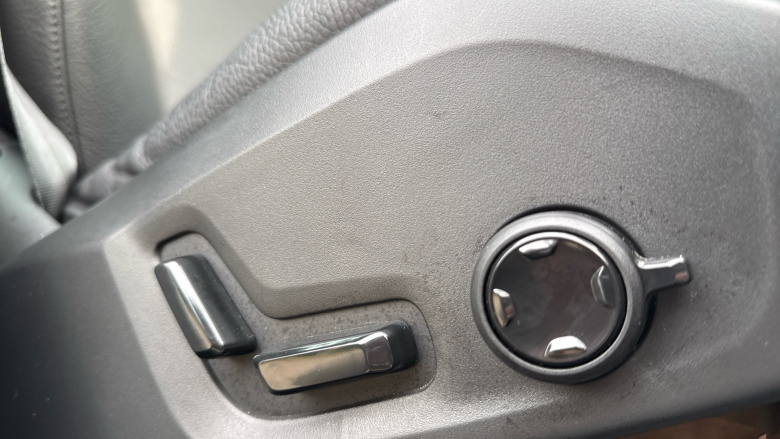 Volvo XC60 2.0 B5P Plus Dark 5dr AWD Geartronic Petrol Estate